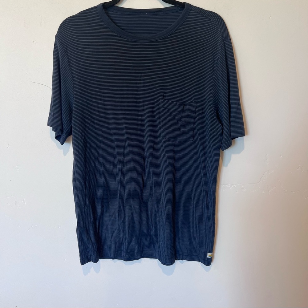 Vuori Men's Navy Striped T-Shirt Soft Size Medium Stretch Casual with Pocket